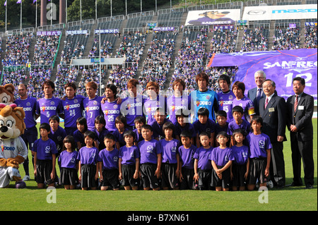 Sanfrecce Hiroshima Team Group linea fino ottobre 25 2008 Football 2008 J League Division 2 41sec tra Sanfrecce Hiroshima 5 Foto Stock