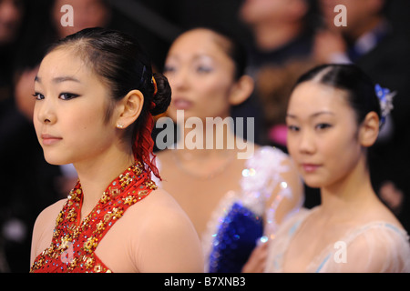 L a R Kim Yu NA KOR Miki Ando JPN Yukari Nakano JPN Ottobre 26 2008 Pattinaggio di Figura ISU Grand Prix di Pattinaggio di figura 2008 2009 Foto Stock