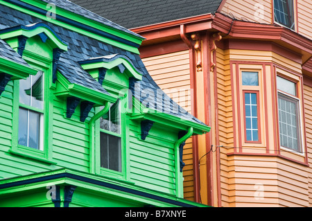 Dipinto luminosamente case di Lunenburg Nova Scotia Canada Foto Stock