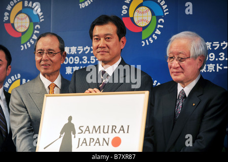 L a R Sadaharu Oh JPN Tatsunoro Hara head coach JPN giapponese di baseball professionale Commissario Ryozo Kato JPN NOVEMBRE 12 200 Foto Stock