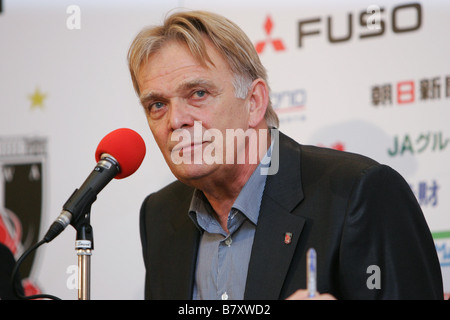 Volker Finke rossi 16 dicembre 2008 Football Urawa Red Daiamonds nuovo allenatore Volker Finke assiste ad una conferenza stampa a Saitama Stadium di Saitama Giappone Foto di AFLO 2325 Foto Stock