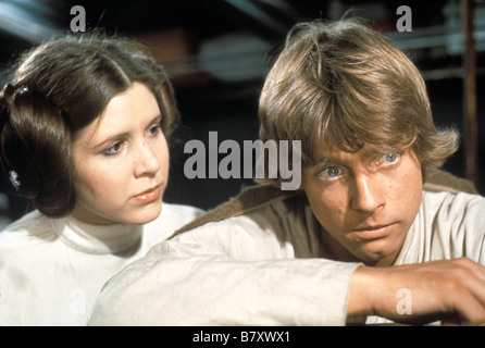 Star Wars: Episodio IV - Una nuova speranza Anno: 1977 USA Direttore: George Lucas Mark Hamill, Carrie Fisher Foto Stock