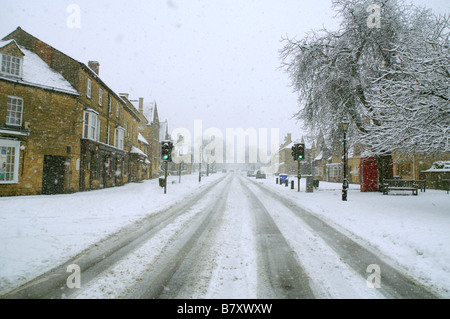 Una forte nevicata in Broadway, Worcestershire, Regno Unito, Febbraio 2009 Foto Stock