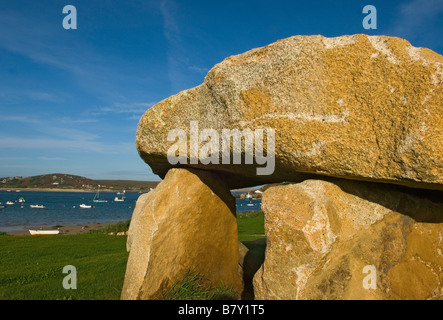 Versione moderna di una Dolman al Flying Boat Club. Tresco. Isole Scilly. La Cornovaglia. In Inghilterra. Regno Unito Foto Stock