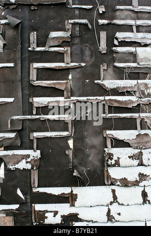 La vernice di spellatura di un vecchio muro. Foto Stock