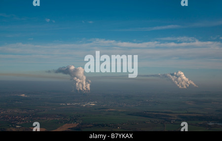 Inquinamento sulfurea allontanando dall Ferrybridge, Eggborough e Drax alimentate a carbone Centrali, Yorkshire, nell'Inghilterra del Nord Foto Stock