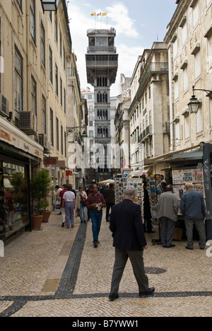 Ascensore Elevador de Santa Justa, Rua Augusta, Barrio Baixa, Lisbona Portogallo, Aprile 2006 Foto Stock