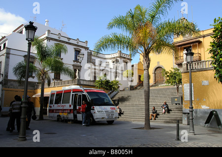 Di sangue spagnolo servizio trasfusionale donatore bus veicolo parcheggiato in Icod centro città Tenerife Isole Canarie Foto Stock