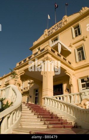 Esterno della sistemazione in stile coloniale Sofitel Winter Palace Hotel costruito nel XIX secolo nella città di Luxor Egitto meridionale Foto Stock