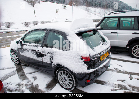 Neve auto coperti Foto Stock