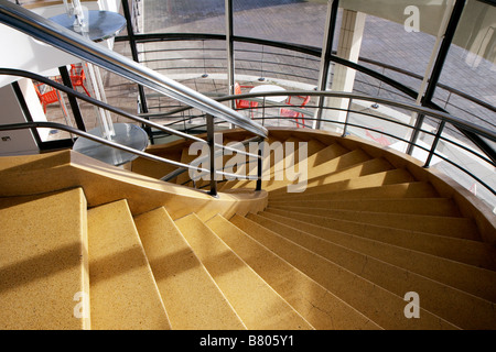Scala nel De La Warr Pavilion Stroud Foto Stock