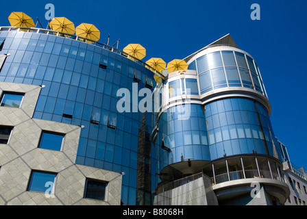 Vienna, Austria. Haas Haus (Hans Hollein, 1990; Stock im Eisen Platz 6) Foto Stock