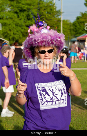 I superstiti del cancro partecipando in American Cancer Society il relè per la vita il fund raising evento in Ocala, Florida, Stati Uniti d'America Foto Stock