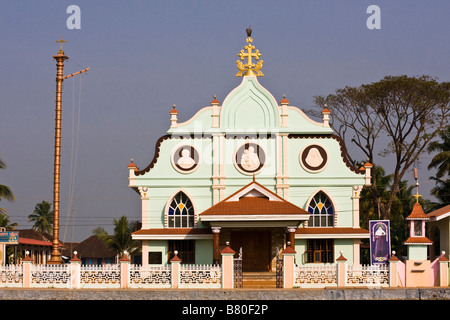 La chiesa cristiana in lagune a Alappuzha o Alleppey, Kerala, India Foto Stock