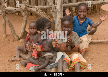 Giovani felici bambini etiopi Etiopia Africa Foto Stock