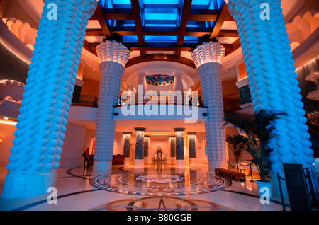 La lobby di Atlantis hotel a Palm Jumeirah Dubai Foto Stock