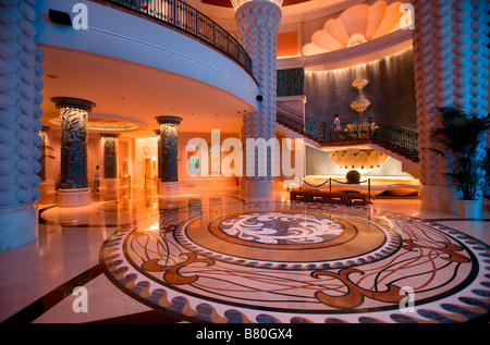 La lobby dell'hotel Atlantis a Palm Jumeirah Dubai Foto Stock