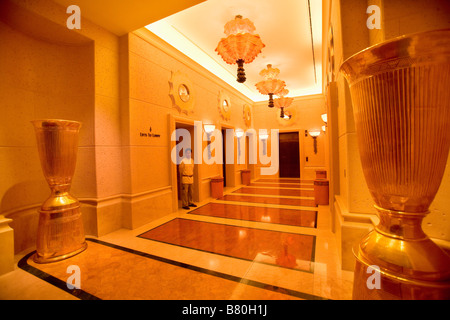 L'accesso agli ascensori in Atlantis Hotel a Palm Jumeirah Foto Stock