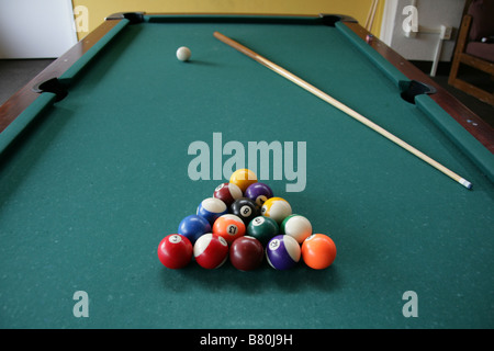Tavolo da biliardo set-up per un gioco Foto Stock