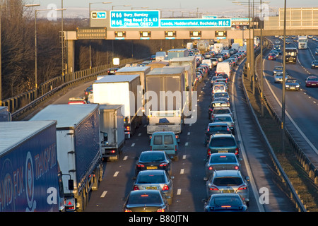 Traffico di sera, M62/M60 North Manchester. Foto Stock