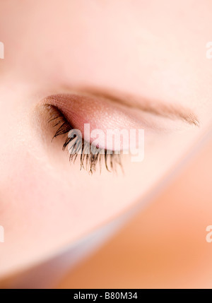 Chiudere fino a uno chiuso occhio e sopracciglio Foto Stock