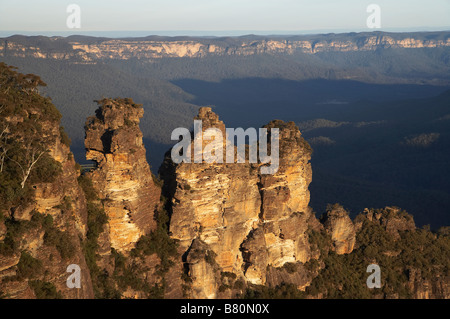 Nel tardo pomeriggio in luce le Tre Sorelle e Jamison Valley Katoomba Blue Mountains Nuovo Galles del Sud Australia Foto Stock