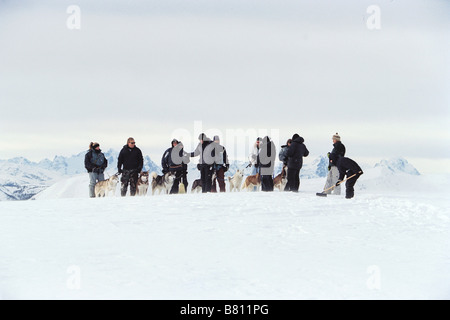 Antartica, prisonniers du Froid - tournage otto sotto Anno: 2006 USA les chiens avec leurs entraineurs / cani con i loro formatori Direttore: Frank Marshall Foto Stock