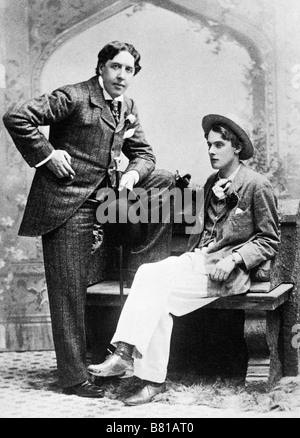Oscar Wilde e Bosie 1893 ritratto del drammaturgo irlandese e scherzi con la sua amante e la causa della sua rovina Lord Alfred Douglas Foto Stock