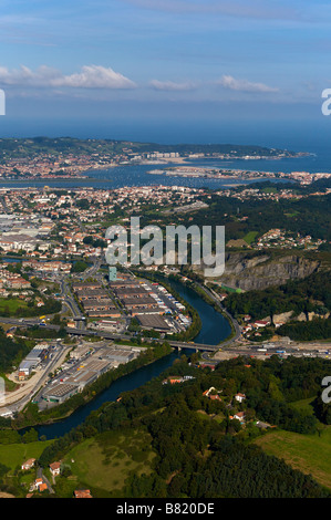 Vista aerea di Hendaye e città di Irun nel Pays Basque Francia e Spagna Foto Stock