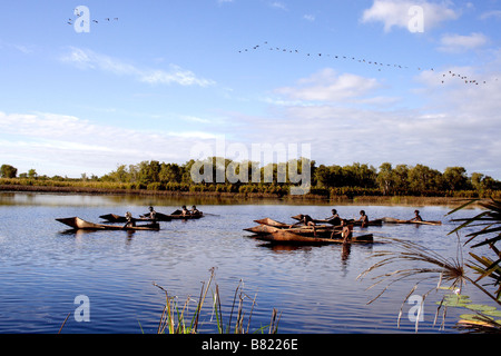 Dieci canoe Anno: 2006 - Australia Direttore: Rolf de Heer Foto Stock