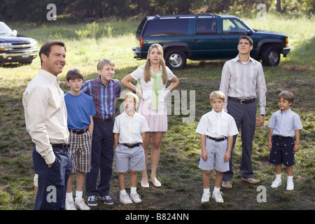 Une Famille 2 en 1 la vostra, miniera ed il nostro / Une Famille deux en ONU Anno: 2005 USA Dennis Quaid, Tyler Patrick Jones, Dean Collins, Brecken et Bridger Palmer, Katija Pevec, Sean Faris, Ty Panitz Regista: Raja Gosnell Foto Stock