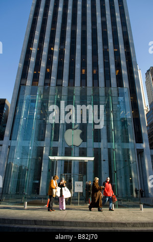 Il Midtown Apple Store presso il General Motors Building il 4 febbraio 2009 Frances Roberts Foto Stock