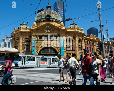 La Flinders Street Stazione ferroviaria Melbourne Victoria Australia Foto Stock