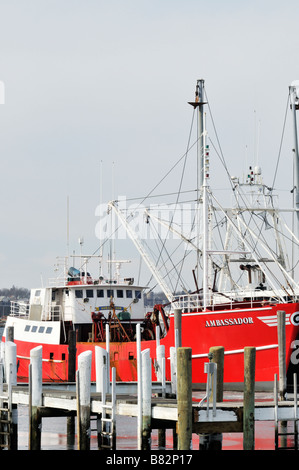 [Commerciale barca da pesca] il "ambasciatore" inserito in Fairhaven Massachusetts su nuvoloso giorno Foto Stock