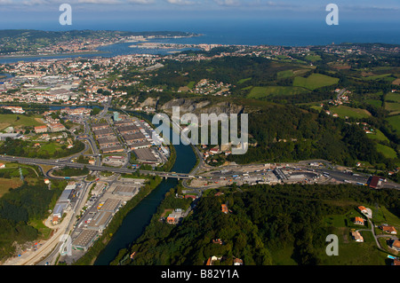 Vista aerea di Hendaye e città di Irun nel Pays Basque Francia e Spagna Foto Stock
