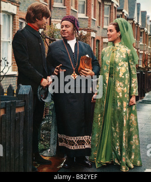 Aiuto! Anno: 1965 - REGNO UNITO John Lennon, Leo McKern, Eleanor Bron, i Beatles Direttore: Richard Lester Foto Stock