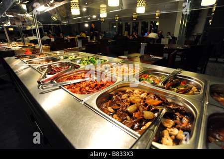 Buffet caldo il cibo in un affollato ristorante Cinese, Bradford West Yorkshire Foto Stock