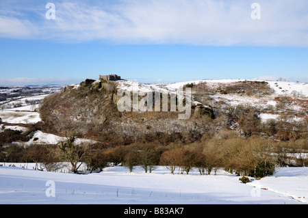 Neve su Carreg Cennen Castle trappola Llandeilo Galles Carmarthenshire Foto Stock