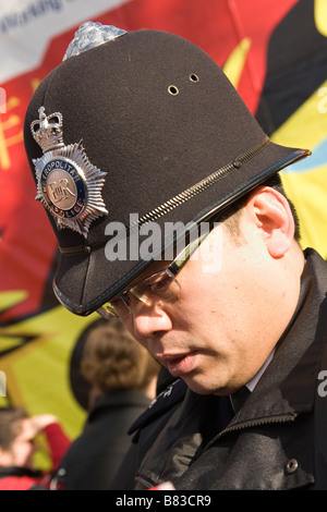 Il cinese la Metropolitan Police Officer a Londra Foto Stock