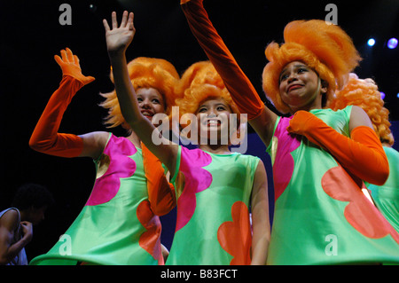 Razzle Dazzle: un viaggio nella danza Anno: 2007 - Australia Anastasia Dolan, Kerry-Ann Thoo, Ivy Nigre Direttore: Darren Ashton Foto Stock