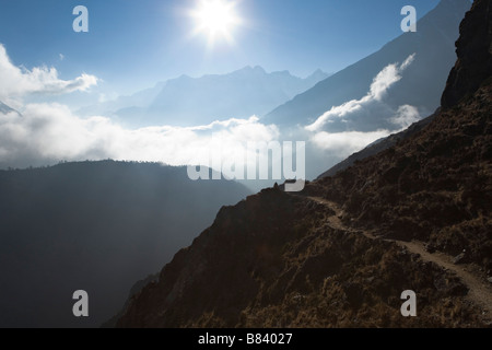 New Scenic 5 posti di mare nuvole sotto shiny Tengboche area nella regione di Khumbu valle Everest Nepal Foto Stock