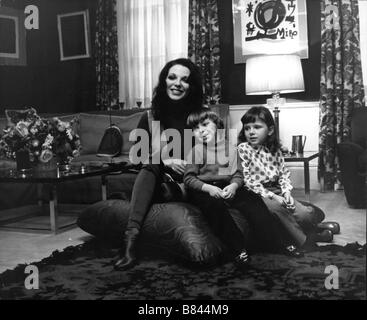 Joan Collins Joan Collins Joan Collins, Alexander Newley Anno: Figlio -, Tara Newley Anno: Figlia - Circa 1970 Foto Stock