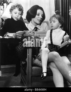 Joan Collins Joan Collins Joan Collins, Alexander Newley Anno: Figlio -, Tara Newley Anno: Figlia - Circa 1968 Foto Stock