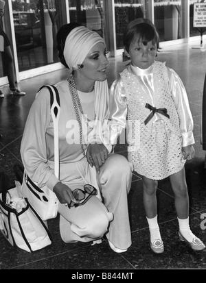 Joan Collins Joan Collins Joan Collins, Tara Newley Anno: Figlia - Circa 1968 Foto Stock