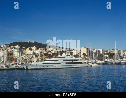 Megayacht Superyacht / Stargate nel Club de Mar Marina entro il porto di Palma de Mallorca. Foto Stock