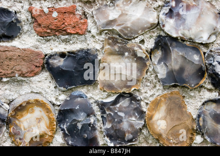 Decorativi in pietra o cotto alla Chiesa in rovina in Suffolk Foto Stock