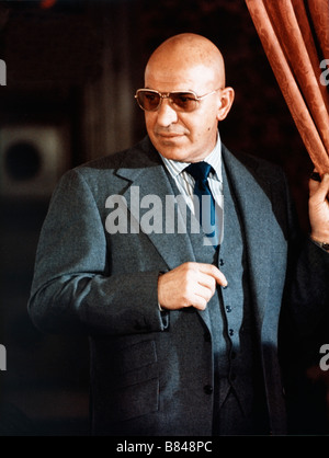 Fuori l'interno anno 1975 UK / Germania Ovest Telly Savalas Regista: Peter Duffell Foto Stock