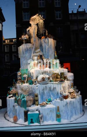 Natale la finestra di visualizzazione 2008 - Fortnum e Mason Store in Piccadilly Londra GB UK Foto Stock