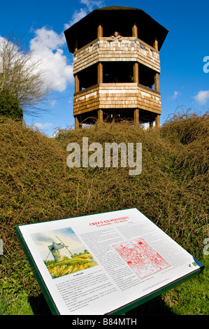 Torre di osservazione costruito sul sito del mulino a vento utilizzato come un look out post da Edward III nella battaglia di Crecy Somme Francia Foto Stock