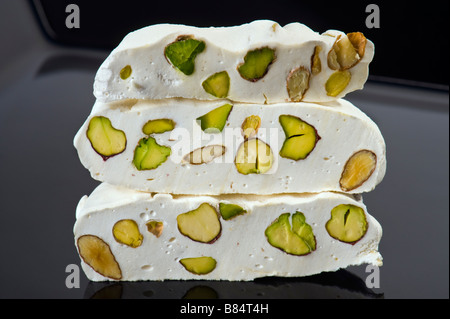 Gaz di Isfahan la città delle rose persien persia persiano di delizia fatta di miele di pistacchi mandorle acqua di rose white nou Foto Stock